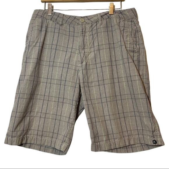QuikSilver Mens Plaid Brown Shorts 34 Flat Front - Picture 1 of 4
